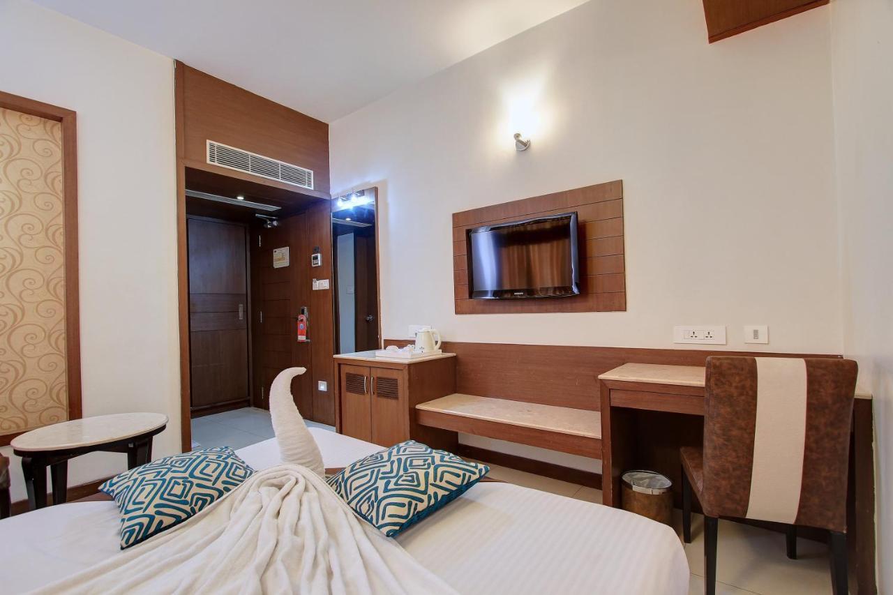 Hotel Prince Gardens Coimbatore Exteriör bild