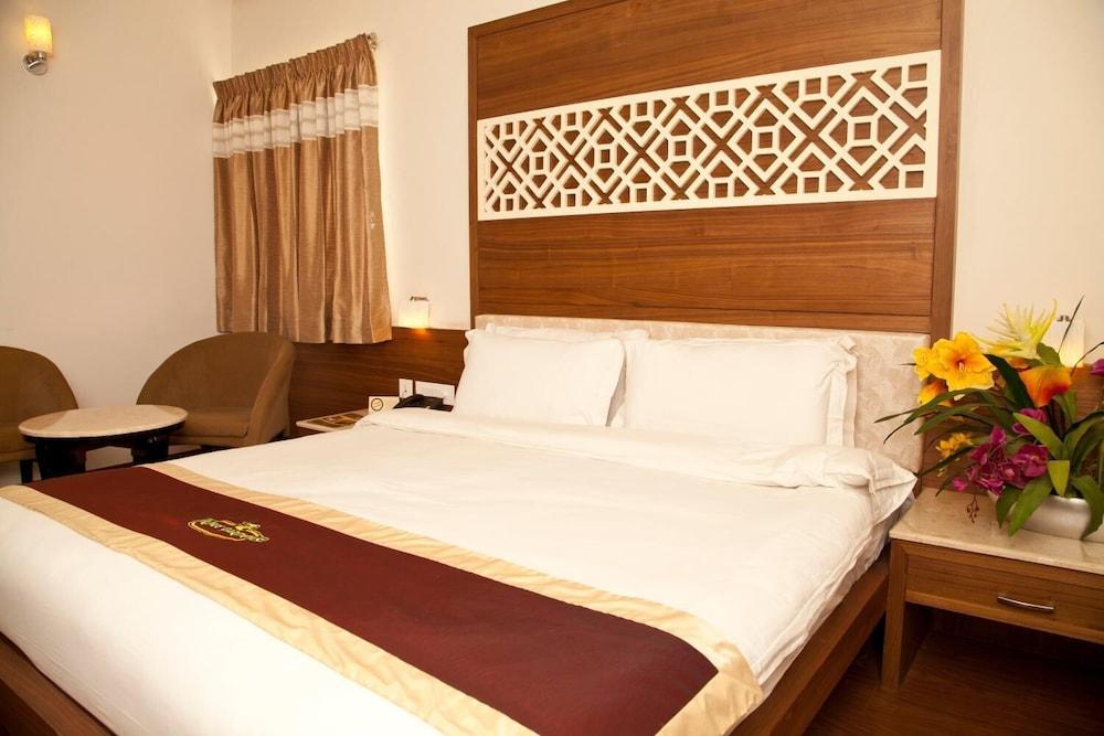 Hotel Prince Gardens Coimbatore Exteriör bild